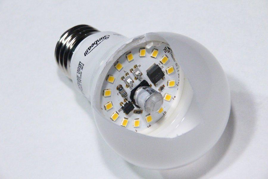 Lámpara LED 9 W luz cálida - Caja x10 — imagen 1